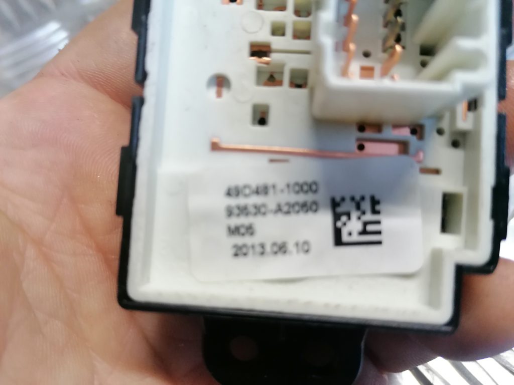 Spoguļa regulēšanas poga priekš KIA CEED 2013 3 Spoguļa regulēšanas poga priekš KIA CEED 2013