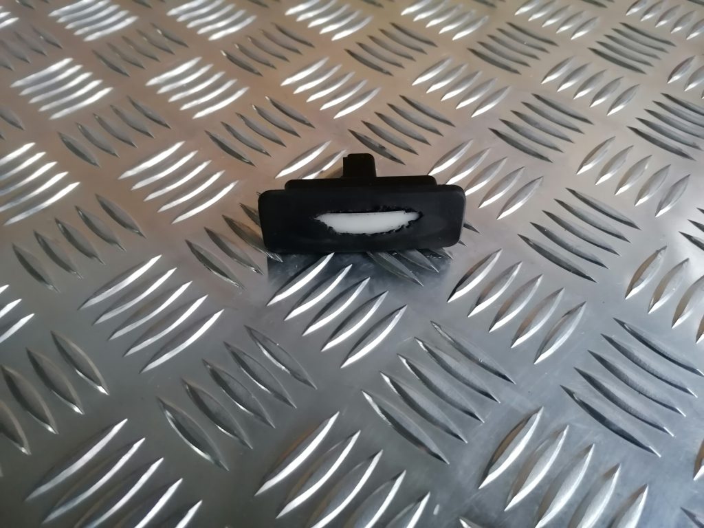 Bagažnieka vāka rokturis priekš KIA CEED 2013 1 Bagažnieka vāka rokturis priekš KIA CEED 2013