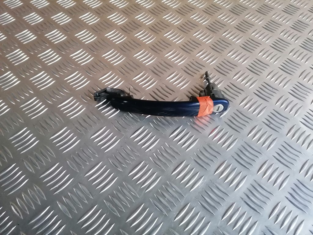 Priekšējāis kreisais durvju rokturis priekš VW POLO 2008 1 Priekšējāis kreisais durvju rokturis priekš VW POLO 2008