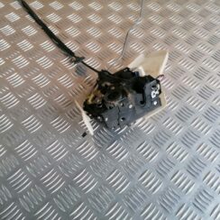 Aizmugurējo labo durvju slēdzene priekš VW POLO 2008