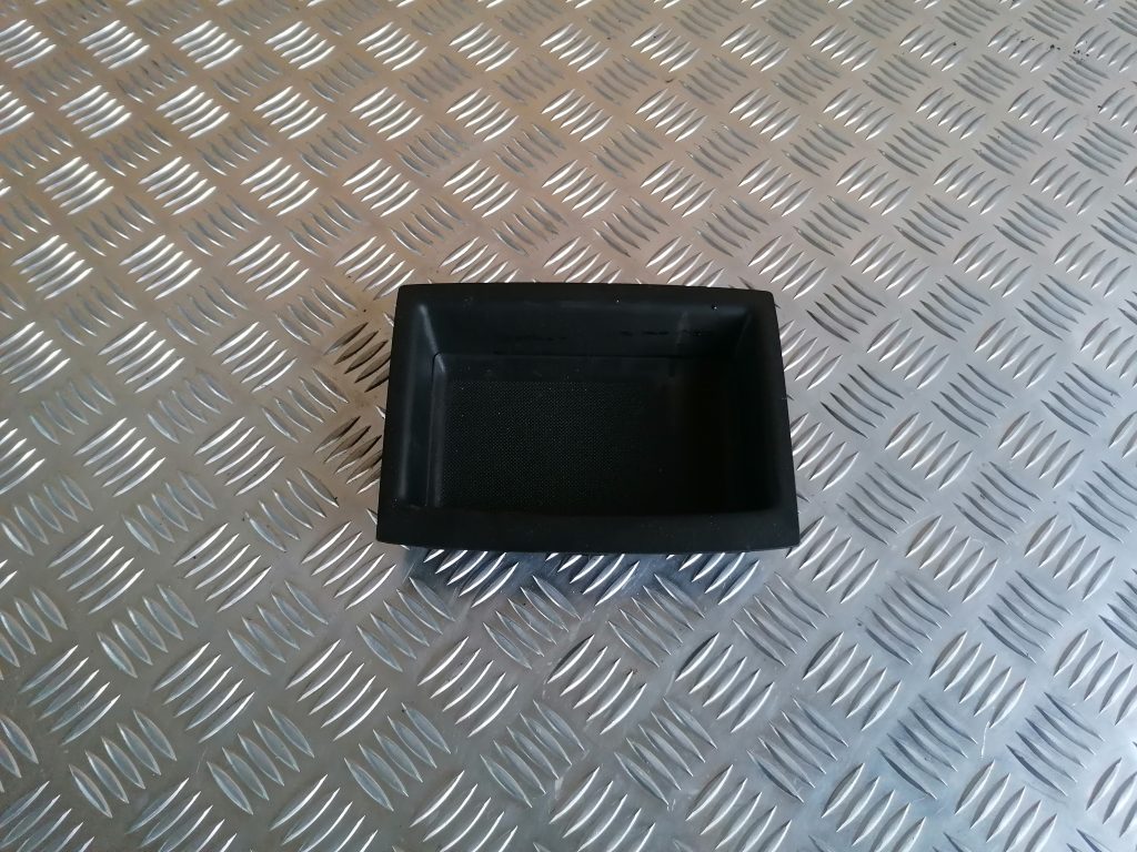 Centrālās konsoles nodalījums priekš VW POLO 2008 1 Centrālās konsoles nodalījums priekš VW POLO 2008