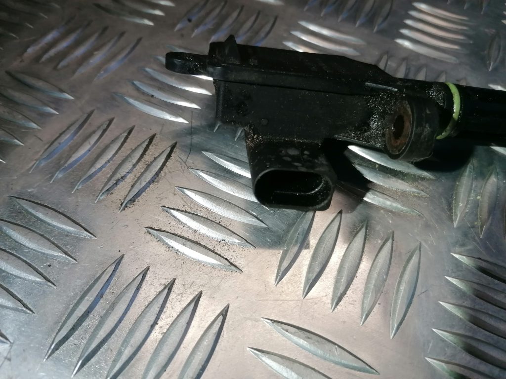 Eļļas līmeņa devējs priekš VW POLO 2008 2 Eļļas līmeņa devējs priekš VW POLO 2008