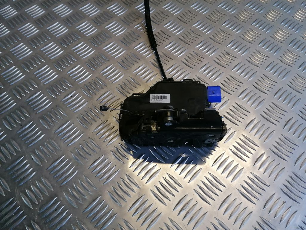 Priekšējo labo durvju slēdzene priekš ŠKODA FABIA 2008 1 Priekšējo labo durvju slēdzene priekš ŠKODA FABIA 2008