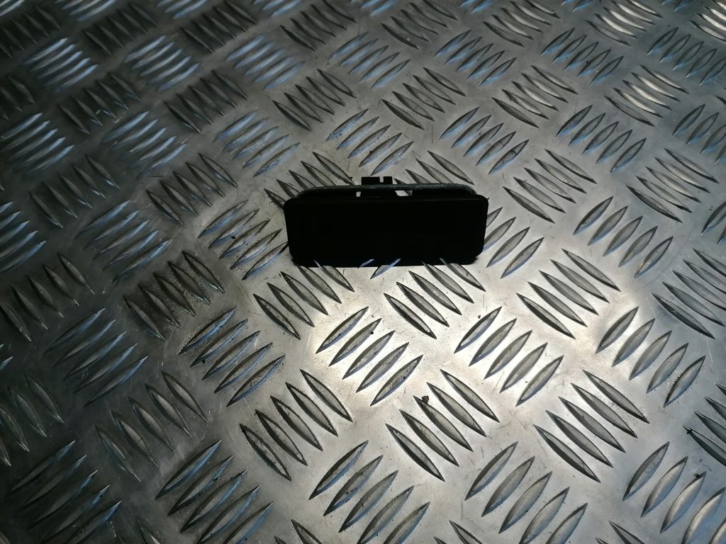 Bagažnieka vāka rokturis priekš ŠKODA FABIA 2008 1 Bagažnieka vāka rokturis priekš ŠKODA FABIA 2008