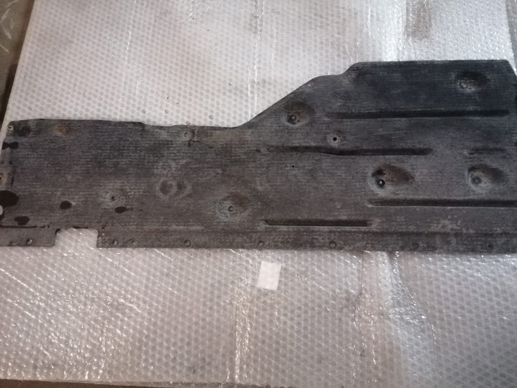 Virsbūves apakšējais aizsargs priekš BMW 330D E91 2008 TOURING 1 Virsbūves apakšējais aizsargs priekš BMW 330D E91 2008 TOURING