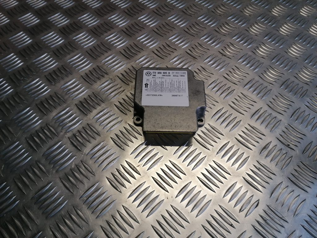 Drošības spilvena vadības bloks priekš VW TOURAN 2005 1 Drošības spilvena vadības bloks priekš VW TOURAN 2005