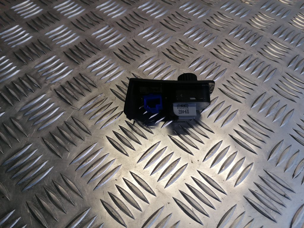 Spoguļa regulēšanas poga priekš VW TOURAN 2005 3 Spoguļa regulēšanas poga priekš VW TOURAN 2005