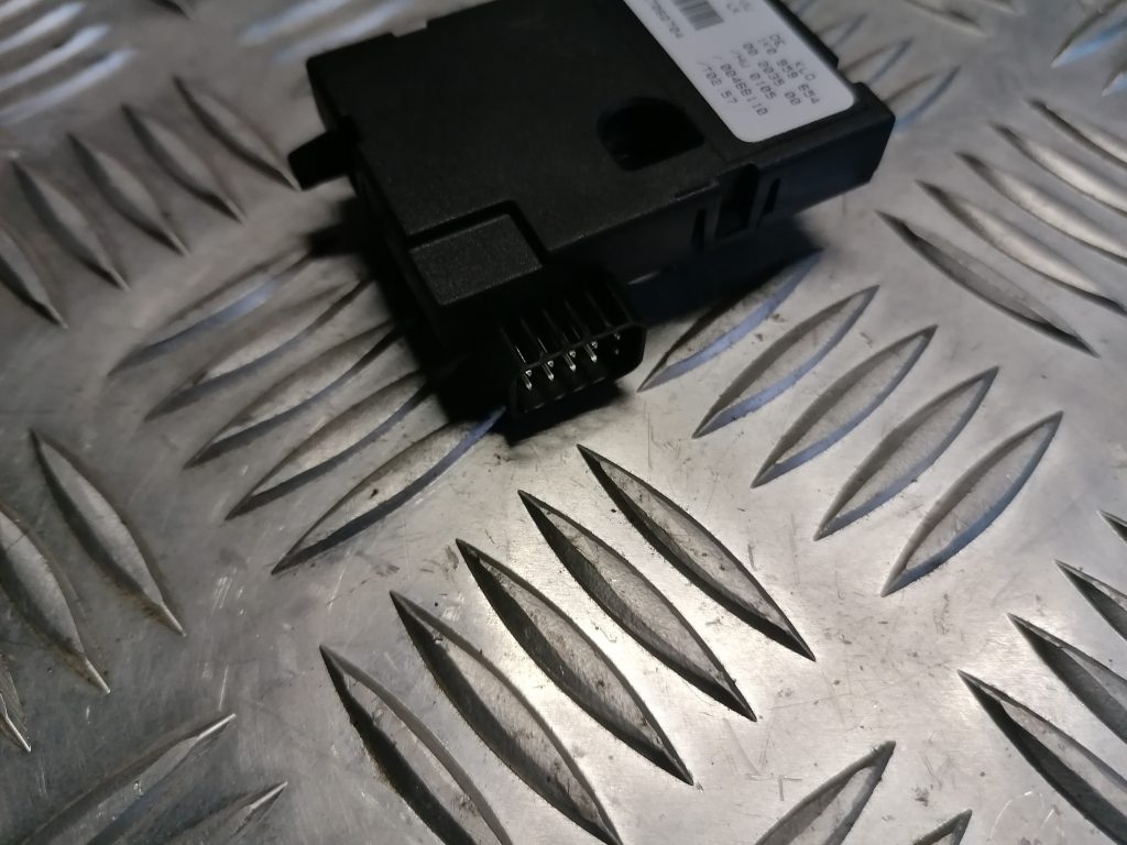 Stūres stāvokļa devējs priekš VW TOURAN 2005 3 Stūres stāvokļa devējs priekš VW TOURAN 2005