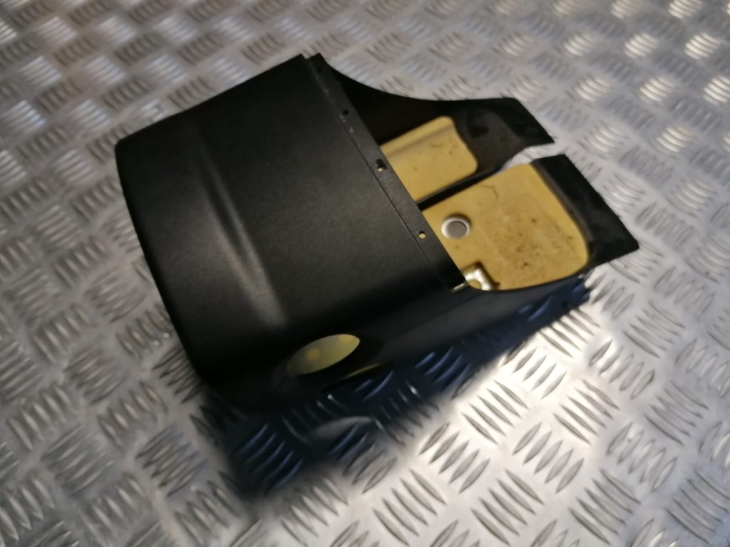 Stūres statnes putekļu aizsargs (salonā) priekš VW TOURAN 2005 1 Stūres statnes putekļu aizsargs (salonā) priekš VW TOURAN 2005