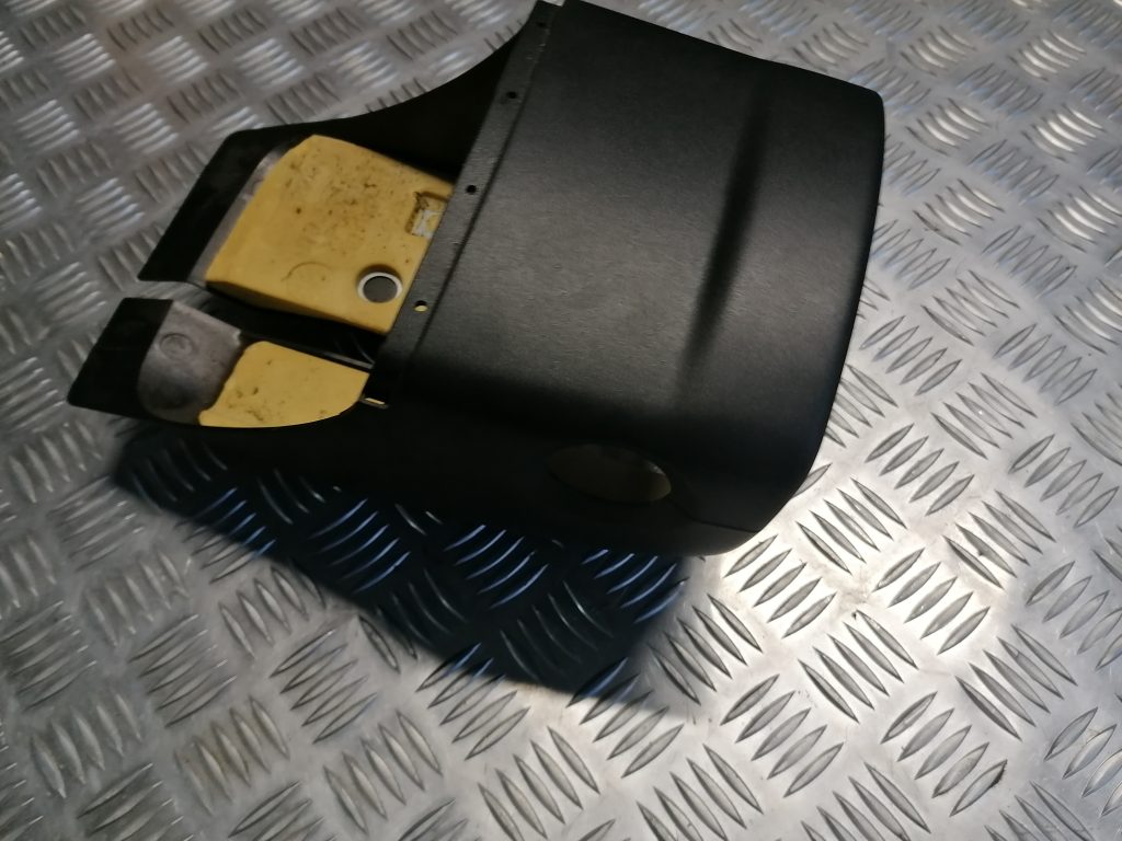 Stūres statnes putekļu aizsargs (salonā) priekš VW TOURAN 2005 2 Stūres statnes putekļu aizsargs (salonā) priekš VW TOURAN 2005