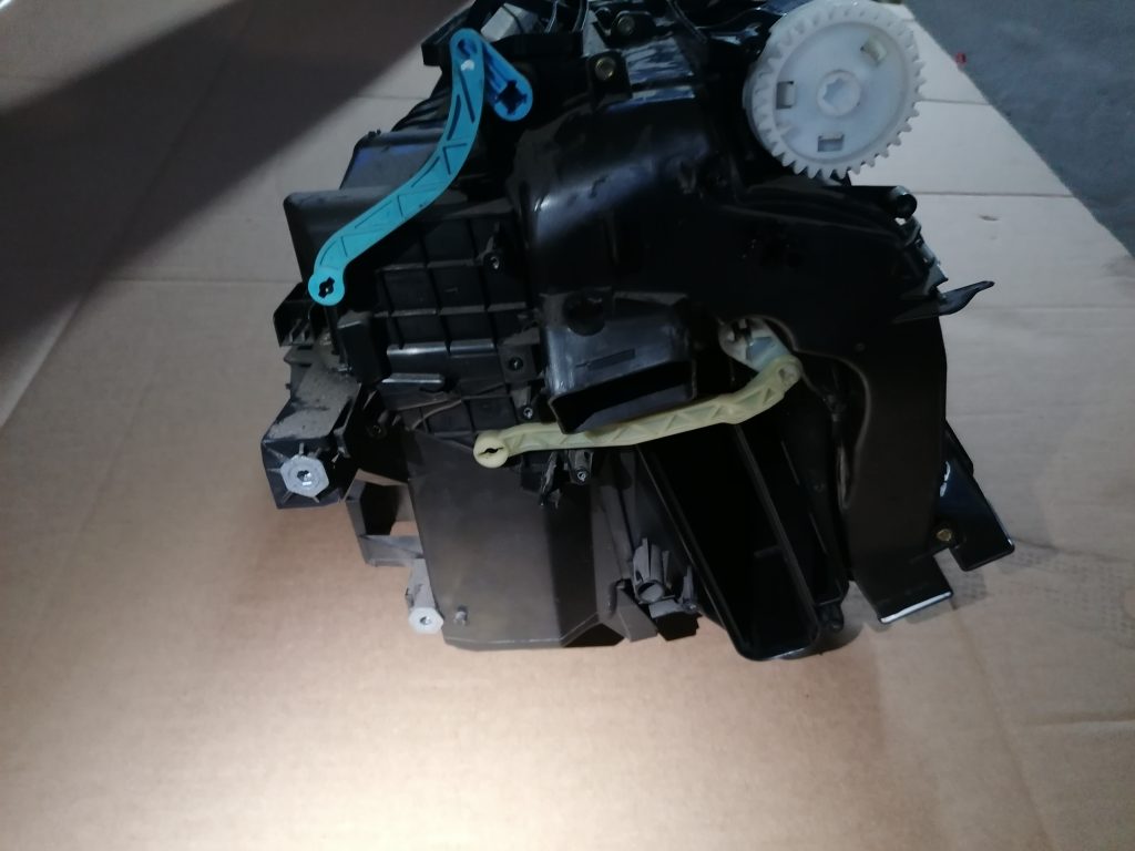 Salona sildītājs priekš VW TOURAN 2005 3 Salona sildītājs priekš VW TOURAN 2005