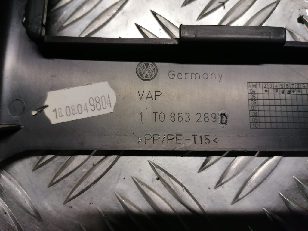 Centrālās konsoles (apdares) aizmugurēja daļa priekš VW TOURAN 2005 2 Centrālās konsoles (apdares) aizmugurēja daļa priekš VW TOURAN 2005