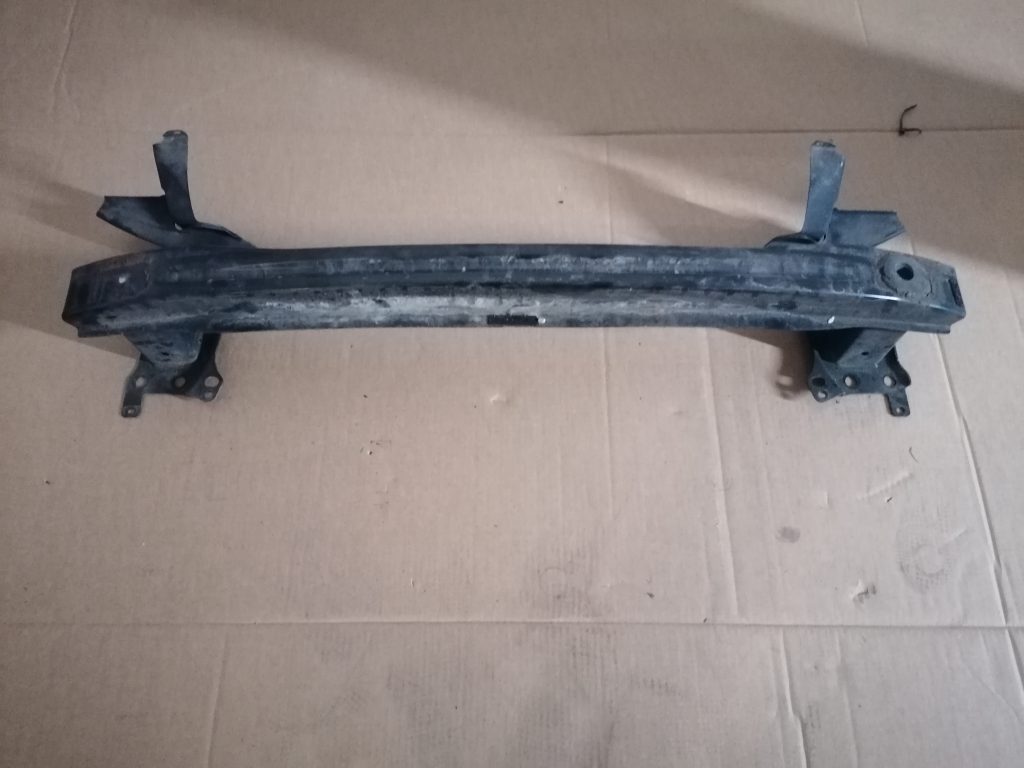 Priekšējā bufera pastiprinātājs priekš VW TOURAN 2005 1 Priekšējā bufera pastiprinātājs priekš VW TOURAN 2005