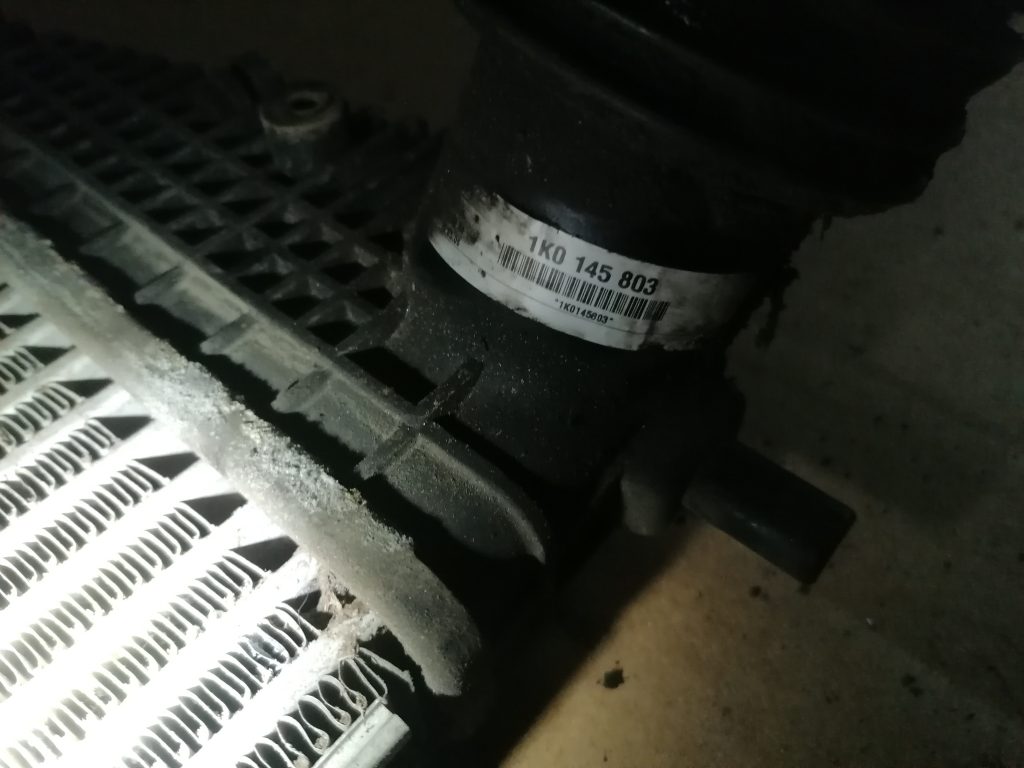 Interkūleris priekš VW TOURAN 2005 2 Interkūleris priekš VW TOURAN 2005