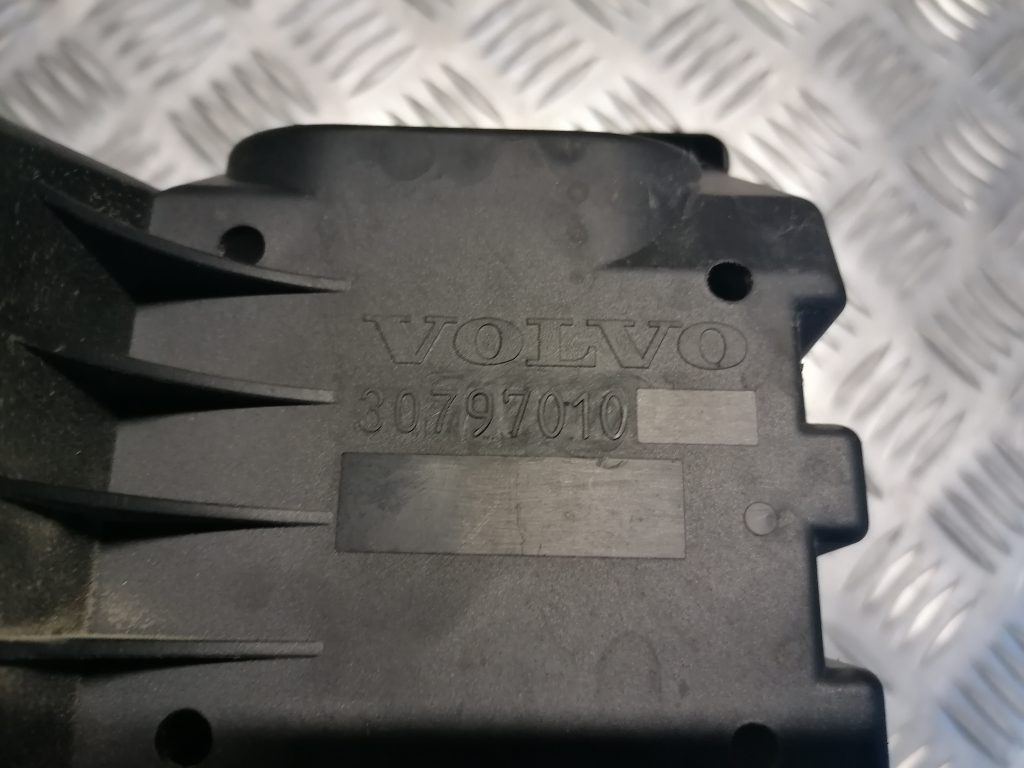 Drošinātāju kārbas korpuss priekš VOLVO V70 2007 2 Drošinātāju kārbas korpuss priekš VOLVO V70 2007