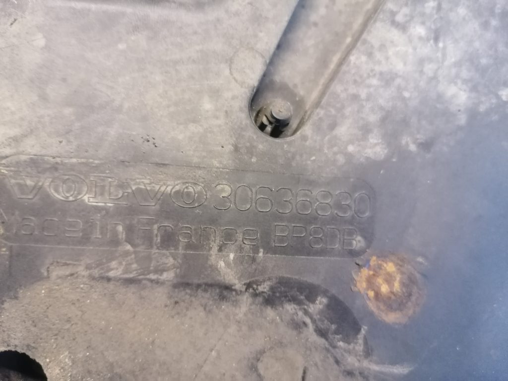 Gaisa filtra korpuss priekš VOLVO V70 2007 3 Gaisa filtra korpuss priekš VOLVO V70 2007