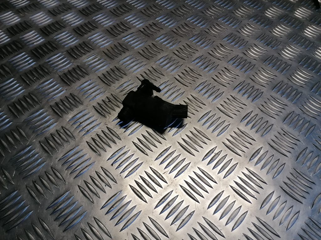 Mazgātāja šķidruma sūknis priekš VOLVO V70 2007 1 Mazgātāja šķidruma sūknis priekš VOLVO V70 2007