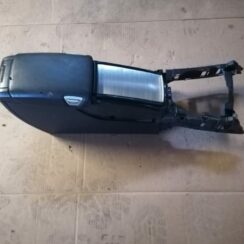 Centrālās konsoles apdares lielākā daļa priekš VOLVO V70 2007