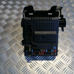 Drošinātāju relejas kaste priekš VOLVO V70 2007