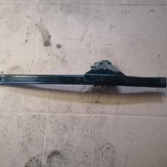 Priekšējo statņu stiprinājums priekš VOLVO V70 2007