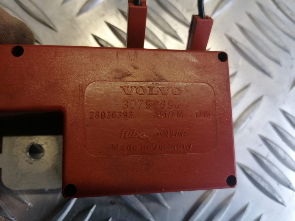 Antenas pastiprinātāja bloks priekš VOLVO V70 2007 2 Antenas pastiprinātāja bloks priekš VOLVO V70 2007