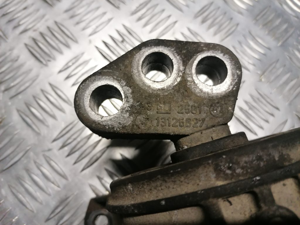 Dzinēja spilvens priekš VOLVO 850 1995 3 Dzinēja spilvens priekš VOLVO 850 1995