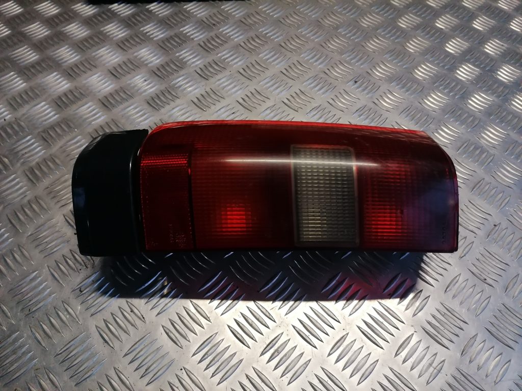 Aizmugurējais kreisais lukturis priekš VOLVO 850 1995 1 Aizmugurējais kreisais lukturis priekš VOLVO 850 1995