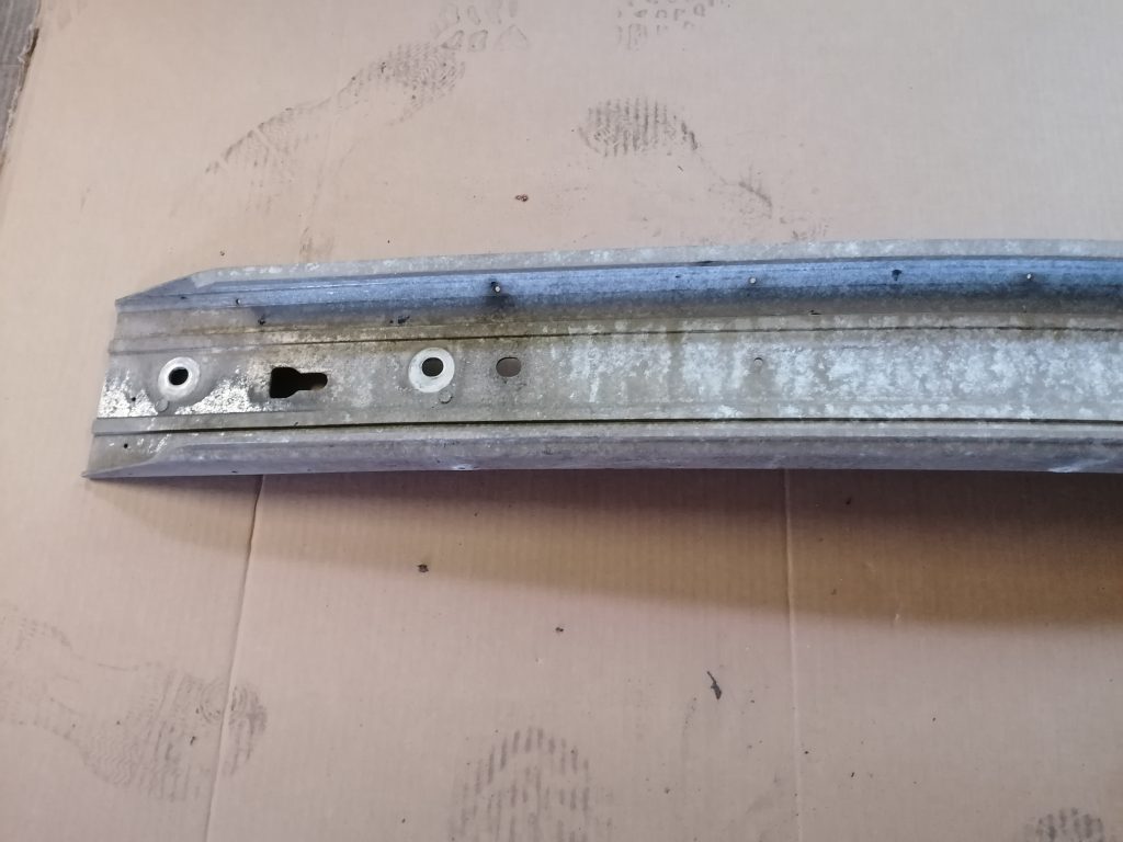 Priekšējā bufera pastiprinātājs priekš VOLVO 850 1995 2 Priekšējā bufera pastiprinātājs priekš VOLVO 850 1995