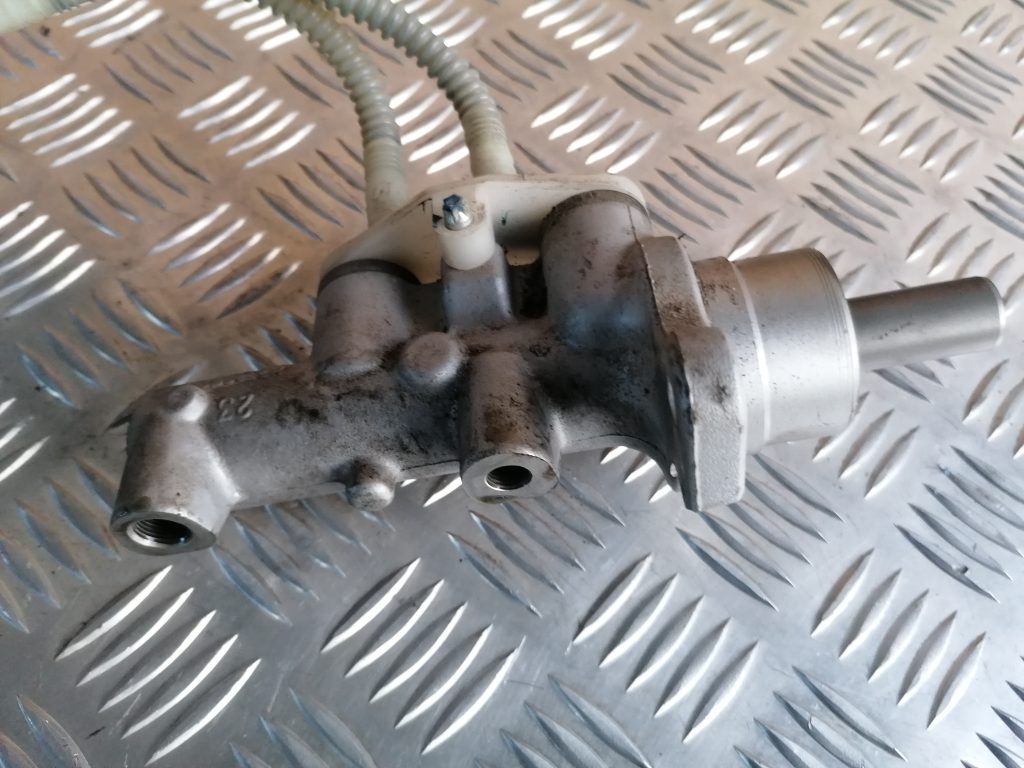 Bremžu pastiprinātāja galvenais cilindrs priekš OPEL MERIVA 2005 4 Bremžu pastiprinātāja galvenais cilindrs priekš OPEL MERIVA 2005