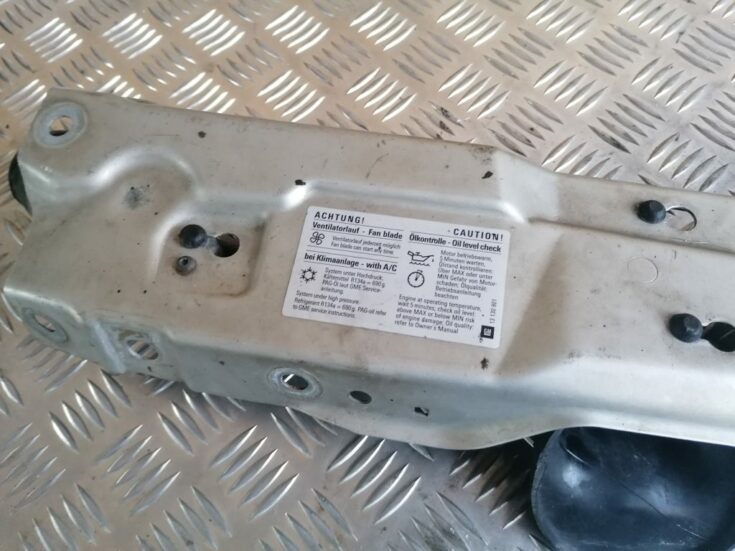 Priekšējā radiatora rāmja augšēja daļa priekš OPEL MERIVA 2005
