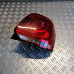 Aizmugurējais labais lukturis priekš VW POLO 2011
