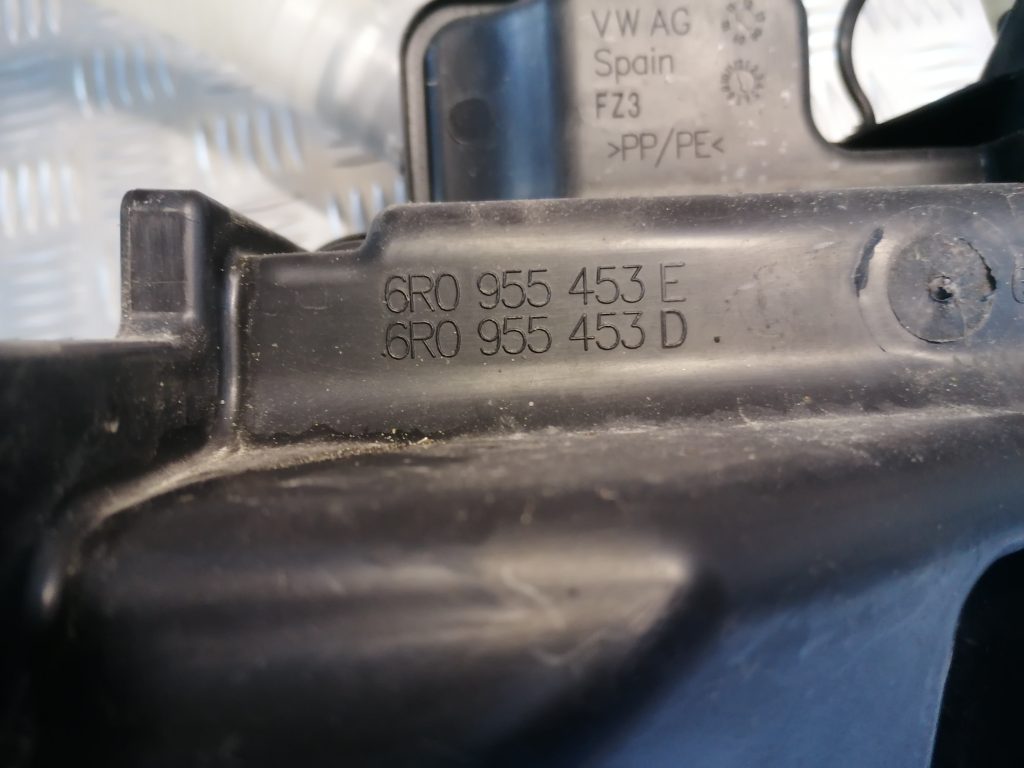 Mazgātāja šķidruma tvertne priekš VW POLO 2011 2 Mazgātāja šķidruma tvertne priekš VW POLO 2011