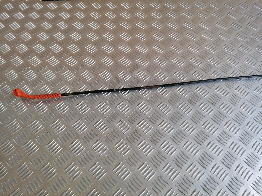 Eļļas mērstienis priekš VW POLO 2011 1 Eļļas mērstienis priekš VW POLO 2011