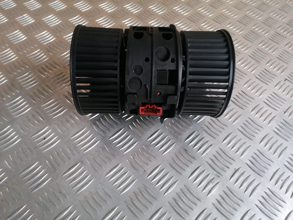 Salona ventilators priekš RENAULT MEGANE 2011 1 Salona ventilators priekš RENAULT MEGANE 2011