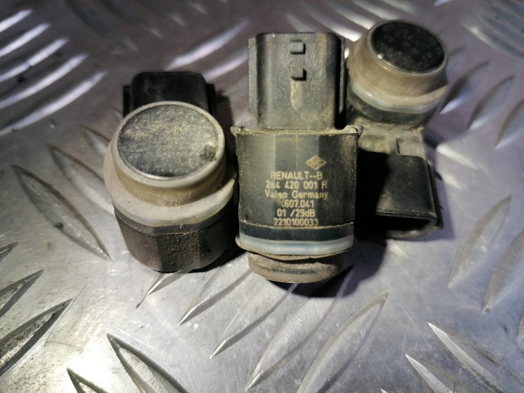 Parkošanās devējs priekš RENAULT MEGANE 2011 2 Parkošanās devējs priekš RENAULT MEGANE 2011