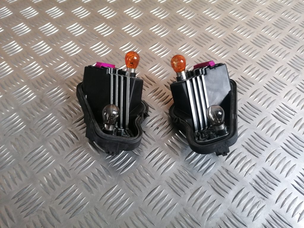 Aizmugures luktura spuldzes turētājs priekš RENAULT MEGANE 2011 1 Aizmugures luktura spuldzes turētājs priekš RENAULT MEGANE 2011