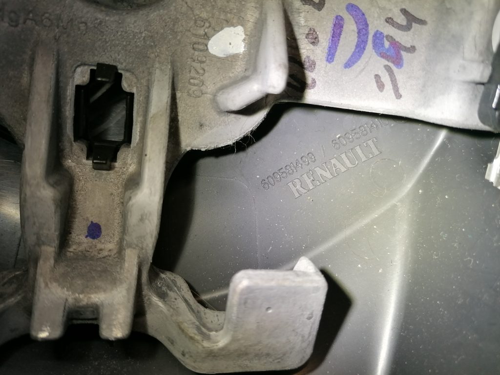 Stūre priekš RENAULT MEGANE 2011 2 Stūre priekš RENAULT MEGANE 2011