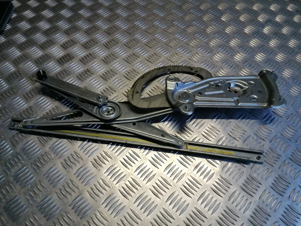 Stikla pacelšanas mehānisms priekšējais labais priekš RENAULT MEGANE 2011 1 Stikla pacelšanas mehānisms priekšējais labais priekš RENAULT MEGANE 2011