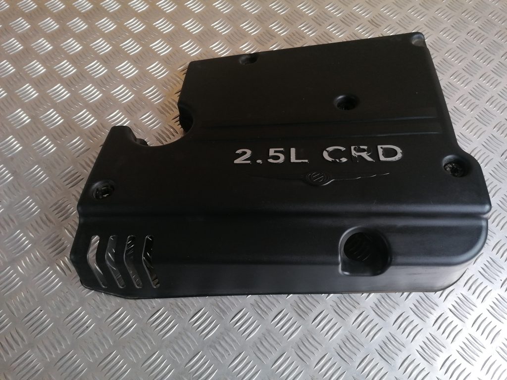 Dzinēja dekoratīvais vāks priekš CHRYSLER GRAND VOYAGER 2004 1 Dzinēja dekoratīvais vāks priekš CHRYSLER GRAND VOYAGER 2004