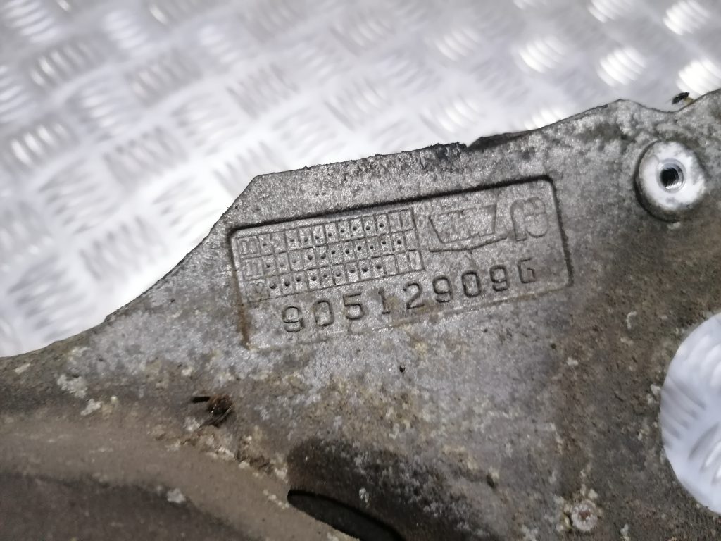 Dzinēja kronšteins priekš CHRYSLER GRAND VOYAGER 2004 2 Dzinēja kronšteins priekš CHRYSLER GRAND VOYAGER 2004