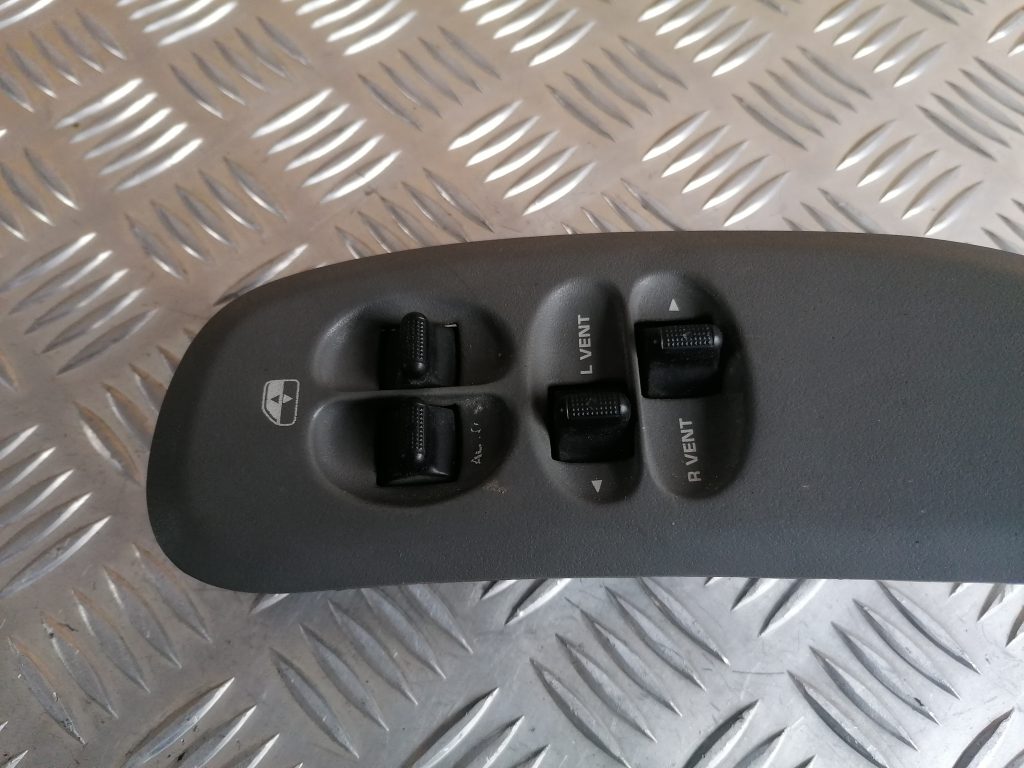 Šofera durvju slēdža pogas priekš CHRYSLER GRAND VOYAGER 2004 3 Šofera durvju slēdža pogas priekš CHRYSLER GRAND VOYAGER 2004