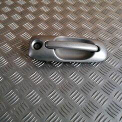 Priekšējāis kreisais durvju rokturis priekš CHRYSLER GRAND VOYAGER 2004