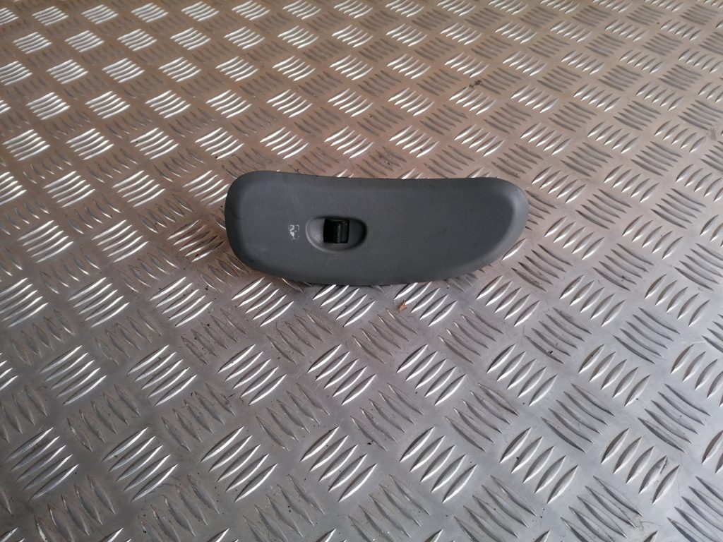 Stikla pacelšanas poga priekš CHRYSLER GRAND VOYAGER 2004 1 Stikla pacelšanas poga priekš CHRYSLER GRAND VOYAGER 2004