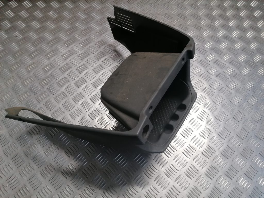 Mantu glabāšanas nodalījums centrā priekš CHRYSLER GRAND VOYAGER 2004 1 Mantu glabāšanas nodalījums centrā priekš CHRYSLER GRAND VOYAGER 2004