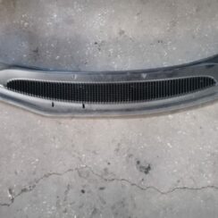 Vējstikla uzlikas (deflektora) režģis priekš CHRYSLER GRAND VOYAGER 2004