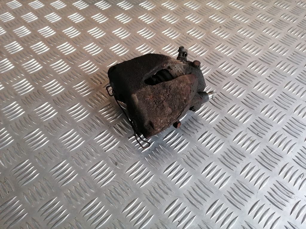 Priekšējais kreisais suports priekš OPEL ASTRA H 2006 1 Priekšējais kreisais suports priekš OPEL ASTRA H 2006