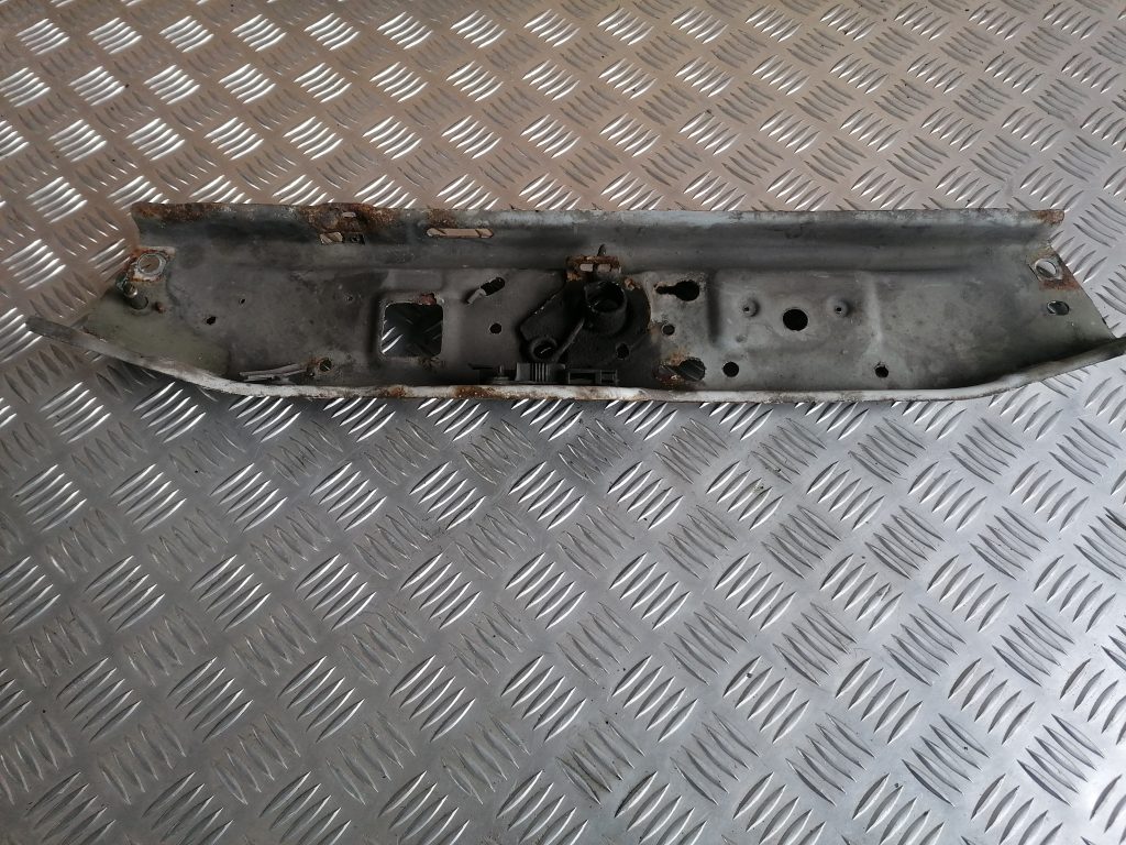 Priekšējā radiatora rāmja augšēja daļa priekš OPEL ASTRA H 2006 2 Priekšējā radiatora rāmja augšēja daļa priekš OPEL ASTRA H 2006