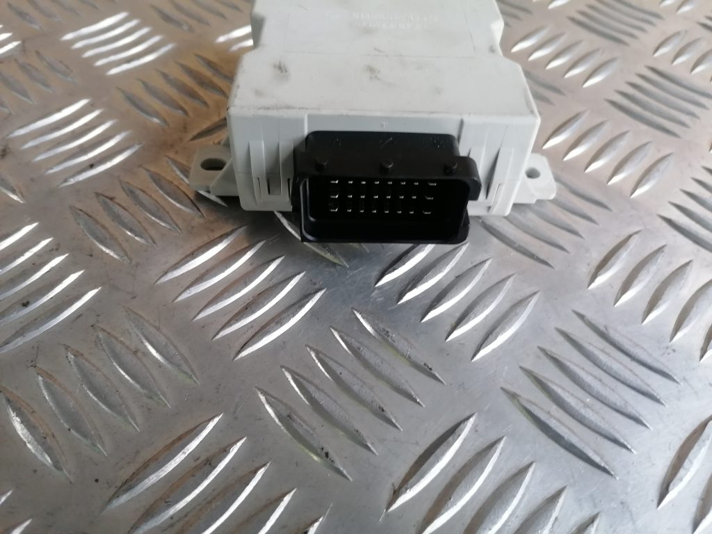 Vējstikla tīrīšanas mehānisma releja priekš TOYOTA COROLLA VERSO 2005 2 Vējstikla tīrīšanas mehānisma releja priekš TOYOTA COROLLA VERSO 2005