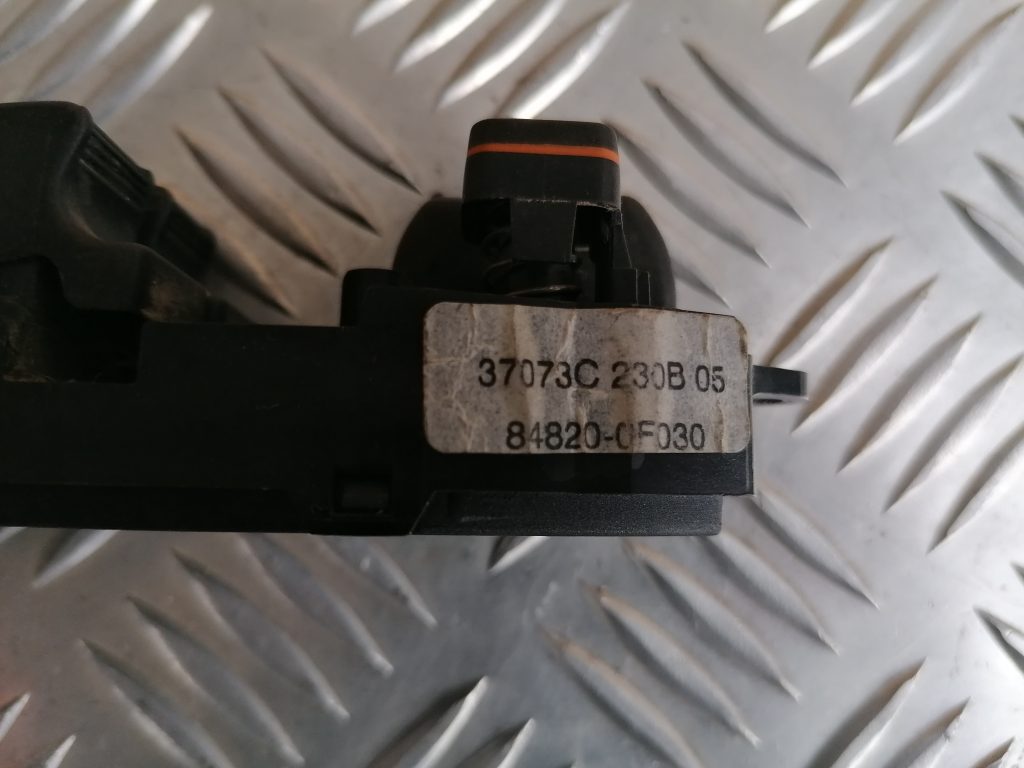 Šofera durvju slēdža pogas priekš TOYOTA COROLLA VERSO 2005 3 Šofera durvju slēdža pogas priekš TOYOTA COROLLA VERSO 2005