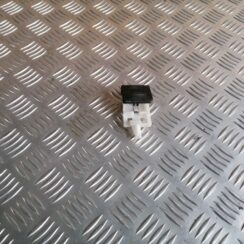 Pārsega atveršanas rokturis salonā priekš TOYOTA COROLLA VERSO 2005